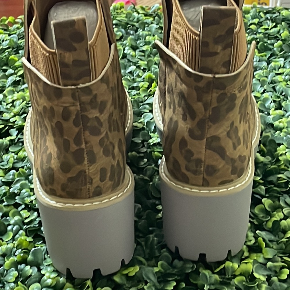 ❤️🎉NEW LAST ONE!!  Brown Leopard Basic Boots Corkys SALE HOST PICK! Size 9 - Picture 5 of 5